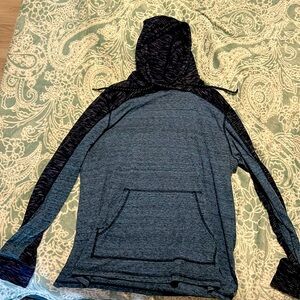 Hooded Long sleeve shirt. XL. Like new. Front pouch